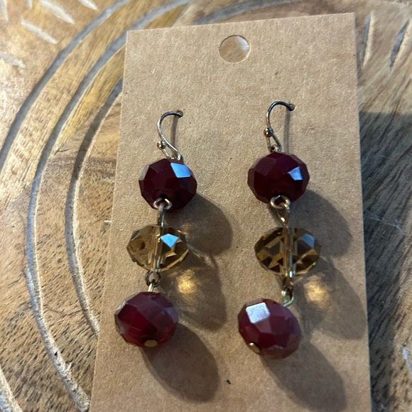 Elegant Black and Gold Earrings Set - Picture 2 of 4